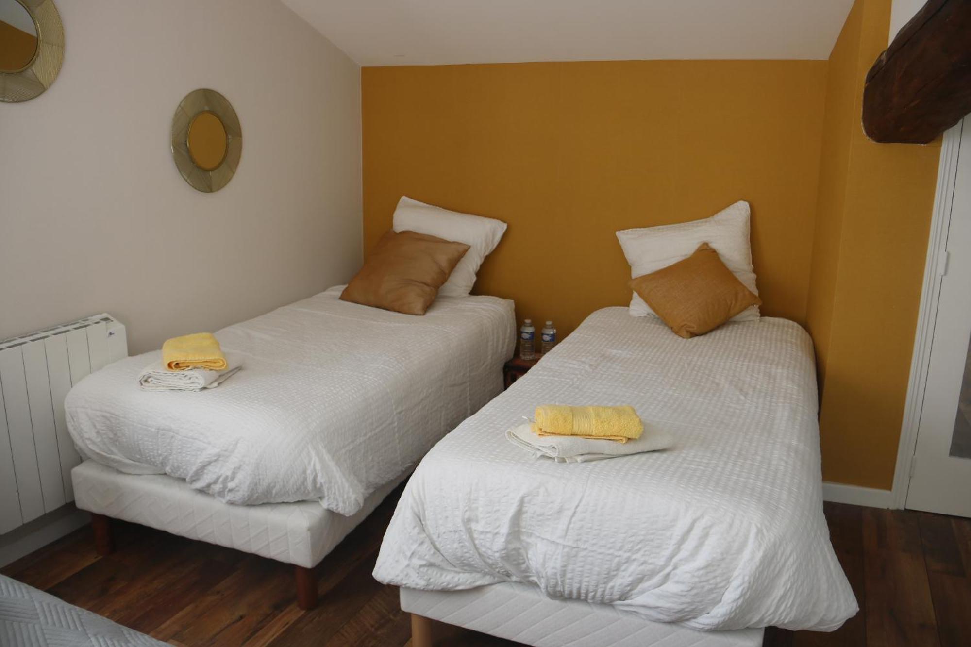 "Les Peyres" Hotel Lamothe-Landerron Buitenkant foto