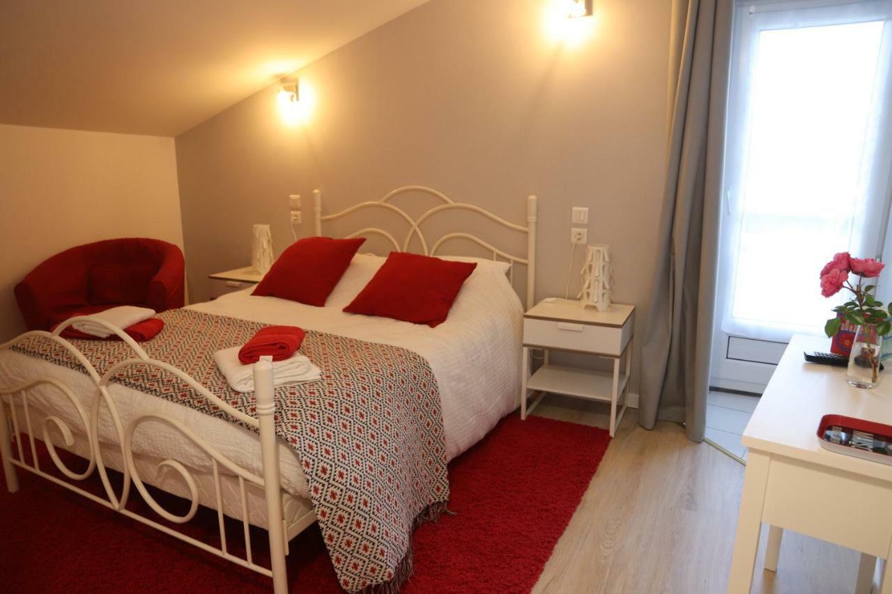 "Les Peyres" Hotel Lamothe-Landerron Buitenkant foto